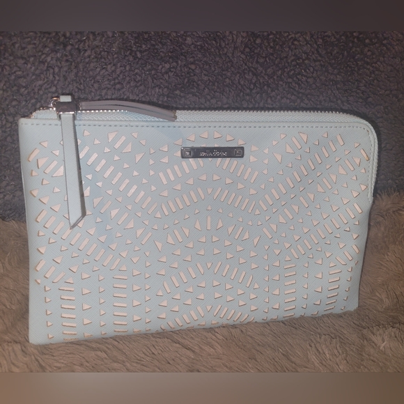 Stella & Dot Handbags - Stella and dot clutch
